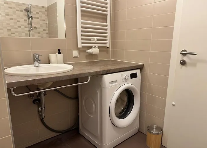 2br, Balcony, Central, Danube, U6 & S-bahn - Axara Housing Brn 22 شقة *