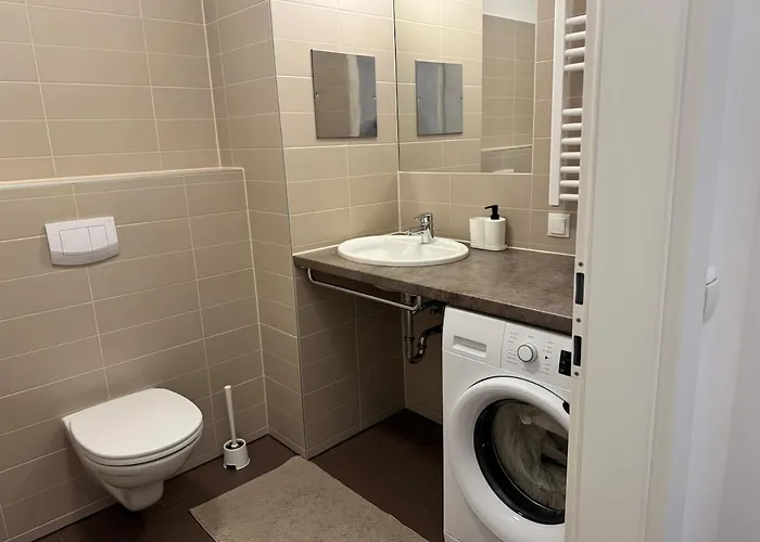 شقة 2br, Balcony, Central, Danube, U6 & S-bahn - Axara Housing Brn 22 *