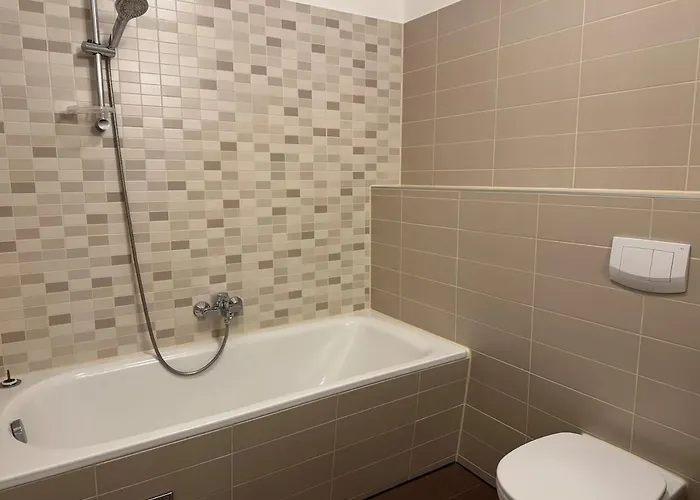 2br, Balcony, Central, Danube, U6 & S-bahn - Axara Housing Brn 22 شقة *